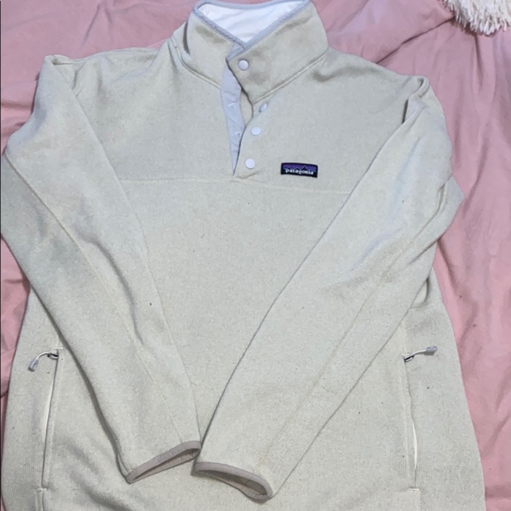 White patagonia fleece